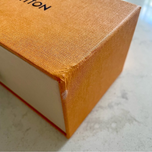 Authentic LV box and ribbon packaging, good condition - Picture 7 of 8